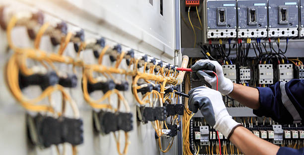 Professional Electrician technician working in Hamilton, TX